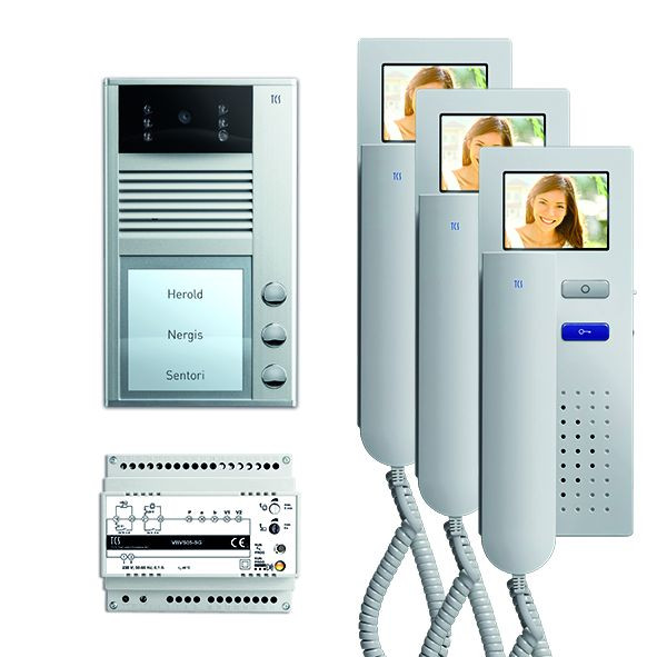 TCS dörrstyrsystem video: pack AP V2D för 3 bostäder, med ytterdörrstation AVC 3 klockknappar, 3x videodörrstelefon IVH4222, leverans, PVC2430-0010