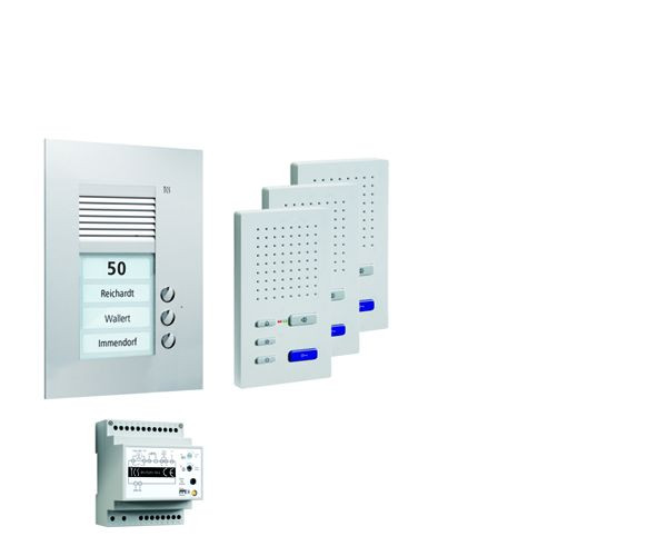 Ljud från TCS dörrkontrollsystem: pack upp för 3 bostäder, med PUK 3 utomhusklocka, 3x handsfree högtalare ISW3030, styrenhet BVS20, PPUF03-EN / 02