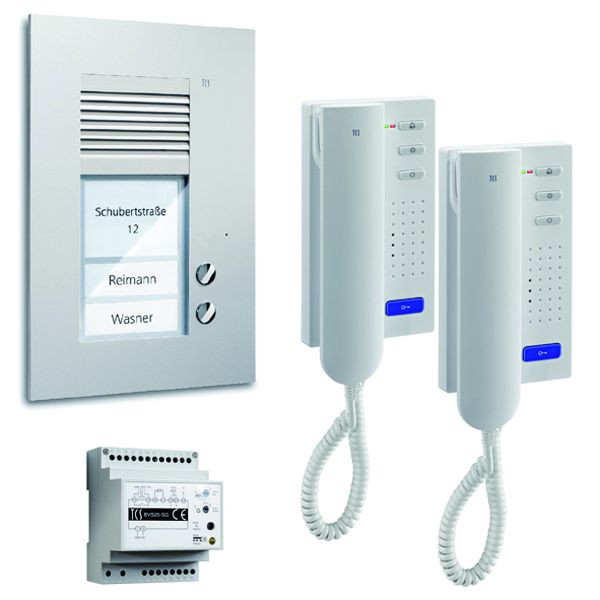 Ljud från TCS dörrkontrollsystem: pack upp för 2 bostäder, med utomhusstation PUK 2 klockknappar, 2x dörrtelefon ISH3130, styrenhet BVS20, PSU2120-0000