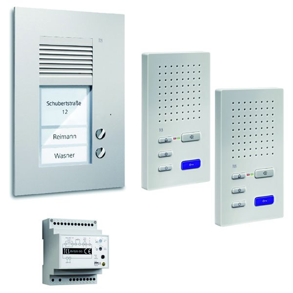 Ljud från TCS dörrkontrollsystem: pack upp för 2 bostäder, med utomhusstation PUK 2 klockknappar, 2x handsfree högtalare ISW3130, styrenhet BVS20, PSU2220-0000